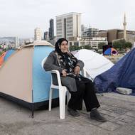 Izrael tvrdil, že cílí na hnutí Hizballáh, útoky však často zasahovaly civilní obyvatelstvo. „Nejedná se o sebeobranu. Jde o flagrantní porušení Charty OSN, úmyslné ničení vyhlídek na mír a urážku multilateralismu a mezinárodního řádu založeného na OSN,“ uvedli tento týden v prohlášení experti OSN. (Vysídlení civilisté v Bejrútu, 14. dubna 2026.)