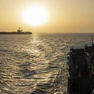 V oblasti působí i letadlová loď USS Abraham Lincoln.