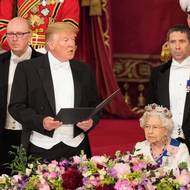 V projevu během státní večeře v Buckinghamském paláci ještě téhož dne označil Trump královnu za „velkou, velkou ženu“, která ztělesňuje důstojnost a patriotismus. Zároveň se během večeře dopustil z pohledu tradicionalistů dalšího faux pas.