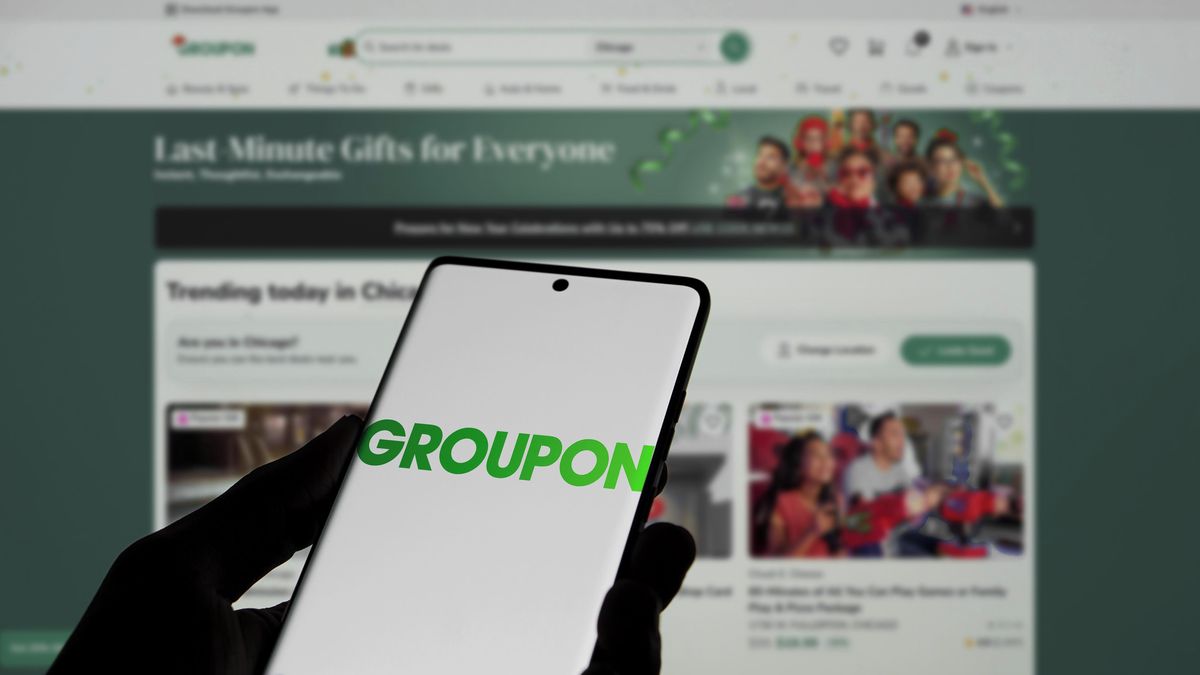 Téměř každá druhá akcie Grouponu je sázkou na její pokles