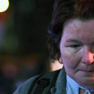 „Ještě nevíme, jaký hlubší význam budou mít tyto výsledky voleb pro naši vlast,“ prohlásil maďarský premiér. Slíbil i z opozice sloužit maďarskému národu. „My to nevzdáme. Nevzdáváme to nikdy,“ dodal. (Na snímku podporovatelka Fideszu reaguje na výsledky parlamentních voleb, 12. dubna).