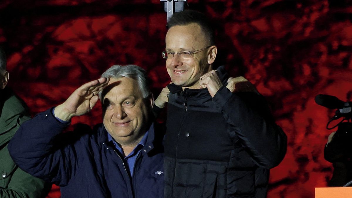 Szijjártó prolomil mlčení. Zvěsti o skartování dokumentů označil za hloupost