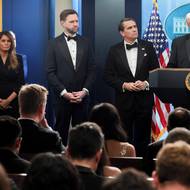 Donald Trump po incidentu na svou síť Truth Social napsal, že on, první dáma Melania Trumpová, viceprezident J. D. Vance a všichni členové kabinetu, kteří se události účastnili, jsou v pořádku a v bezpečí. Na tiskové konferenci později uvedl, že muž v neprůstřelné vestě vyzbrojený několika zbraněmi zaútočil na bezpečnostní kontrolní stanoviště v hotelu.