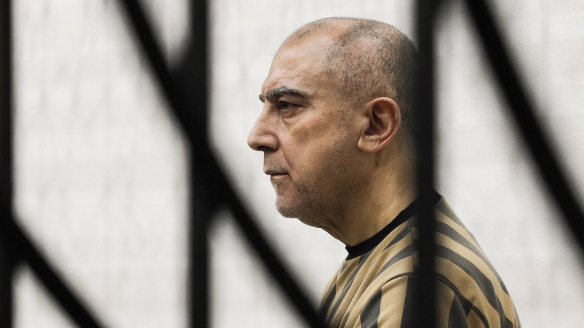 Před soudem v Damašku stanul Asadův bratranec