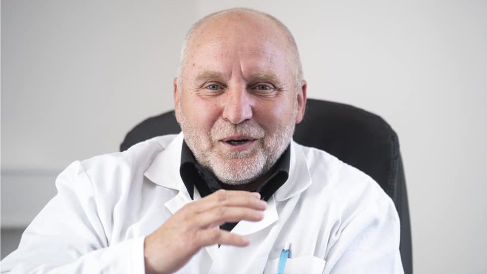 Představenstvo příbramské nemocnice odvolalo stíhaného ředitele Holobradu