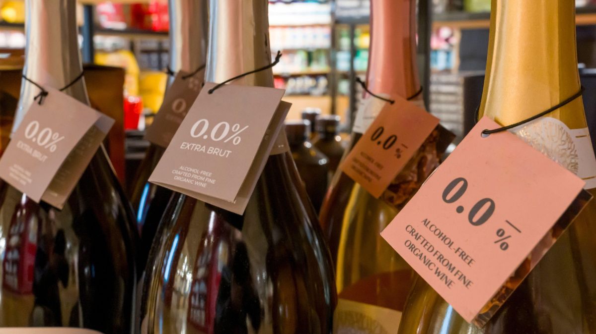 Zájem o nealko víno roste. O slovo se hlásí také alternativy z břízy či bylin