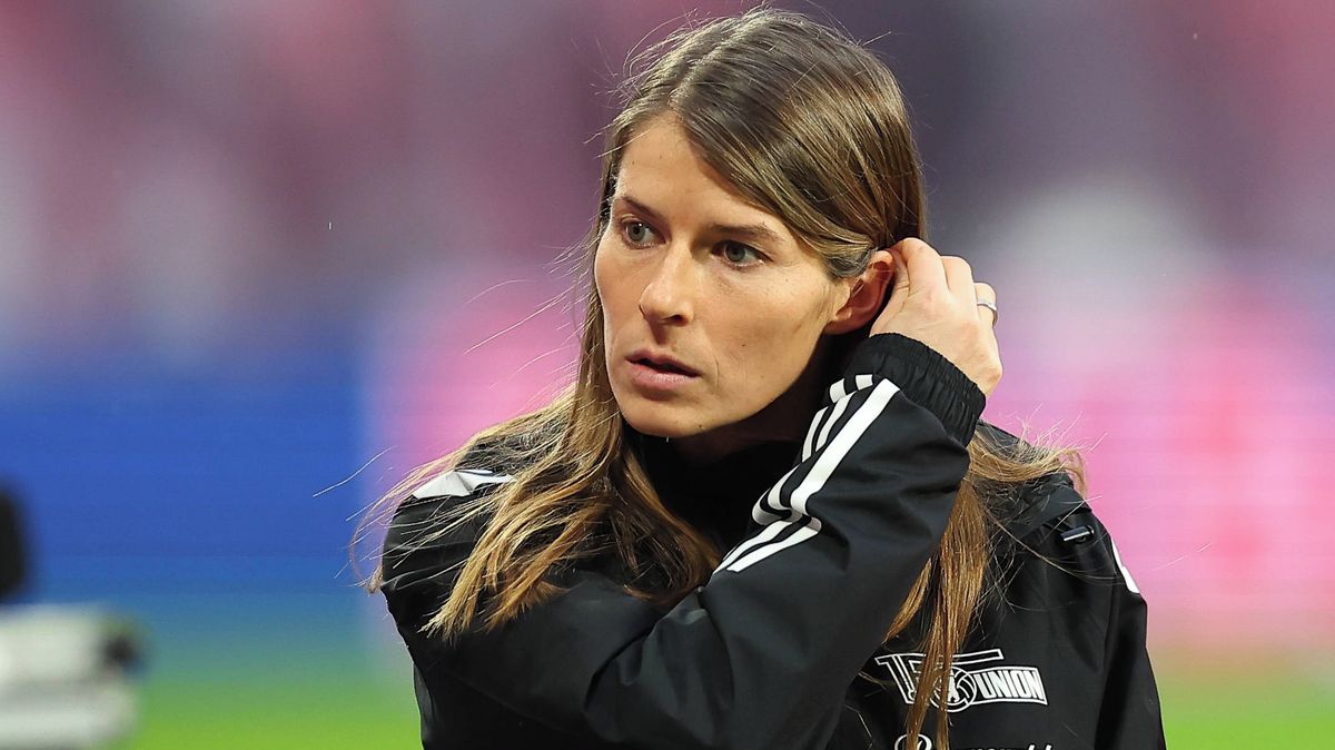 Mužský fotbal má první trenérku. Hráči ji uznávají, pro fanoušky je bohyně