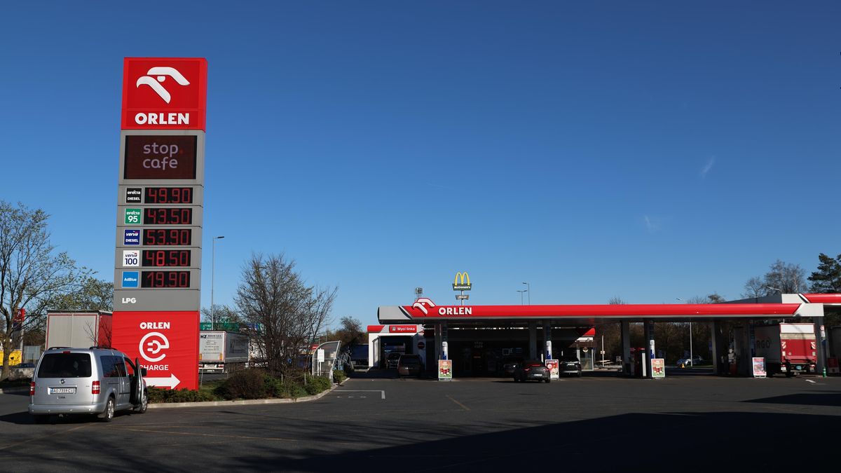 Babiš vyzval Orlen a MOL ke zlevnění pohonných hmot