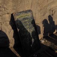 V kategorii Dlouhodobý projekt byl oceněn Diego Ibarra Sánchez, který od roku 2011 dokumentuje krizi vzdělávání dětí v devíti zemích, od západní a jižní Asie po Evropu a Jižní Ameriku. 

(Dívky navštěvují neformální školu pod širým nebem v okrese Chaparhar. Zákaz vzdělávání dívek postihuje téměř 2,2 milionu žákyň v Afghánistánu, vyfoceno 12. listopadu 2025.)