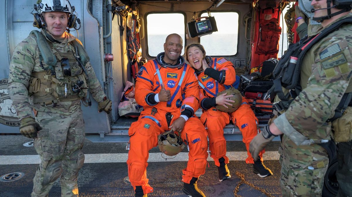 Posádka Artemis II se po desetidenní misi vrátila bezpečně na Zemi