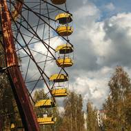 Jedním ze symbolů se stal i opuštěný kolotoč.