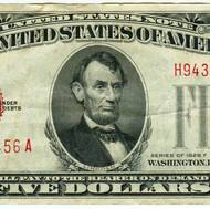 Stejný portrét Lincolna posloužil i při návrhu starších verzí pětidolarových bankovek. Verze z roku 1928.