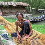 V roce 2009 zahájila vláda v Dháce rozsáhlou operaci s cílem vymýtit v Sundarbans zločinnost. Tuto akci svěřila obávanému Rychlému akčnímu praporu (RAB). Nevládní organizace na ochranu lidských práv tuto jednotku kvůli jejím násilným činům označily za „smrtící eskadronu“.
