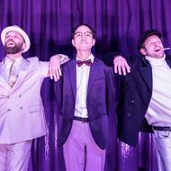 „Drželi jsme se věrně Čapkova textu, který si doba aktualizuje sama. Ale jako Čapek nechtěl literaturou kázat, tak ani my nechceme moralizovat. Vyjadřujeme se ke stavu světa s humorem, nekážeme, vybízíme k uvažování o světu,“ uvedl Hába.