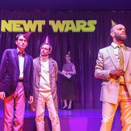 Vedle členů souboru Činoherního studia účinkují Ústecké Bambini a pěvecký sbor ZŠ Stříbrnická pod vedením Lenky Bérešové.