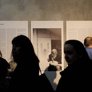 Na papír malovala a kreslila, papír prořezávala i vrstvila. Srpnové 100. výročí narození Adrieny Šimotové připomíná nová výstava v lounské Galerii Benedikta Rejta.