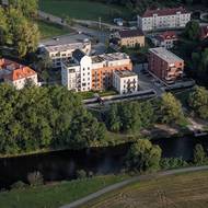 Žitný mlýn Boršov dnes. Vlevo stojí nedávno rekonstruovaný zámek Poříčí. 