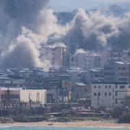 Izrael vydal evakuační rozkaz pro oblast pobřežního města Týr (nazývaného též Súr či Týros). Od začátku současné eskalace už se evakuační příkazy týkají 15 procent území, podle libanonských úřadů se musel přestěhovat víc než milion lidí. (Týr, Libanon, 8. dubna.)