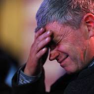 Podporovatel Fideszu ve štábu vládní strany během sčítání výsledků parlamentních voleb.