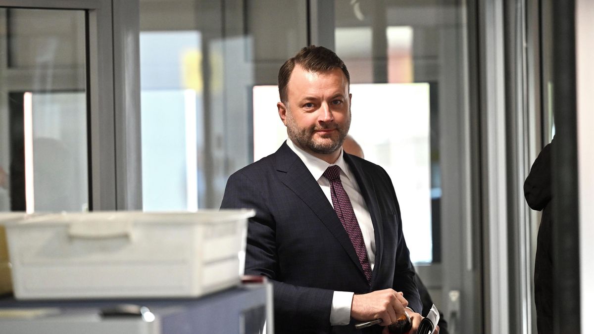 Černé pondělí Pospíšilova asistenta. Pustili videa z dýchánků a má problém