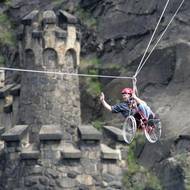 V roce 2005 si sedm vozíčkářů z Jedličkova ústavu zopakovalo Horymírův skok přes Vltavu. Na 220 metrů dlouhých lanech byl ze čtyřicetimetrové výšky spuštěn i Jan Potměšil.