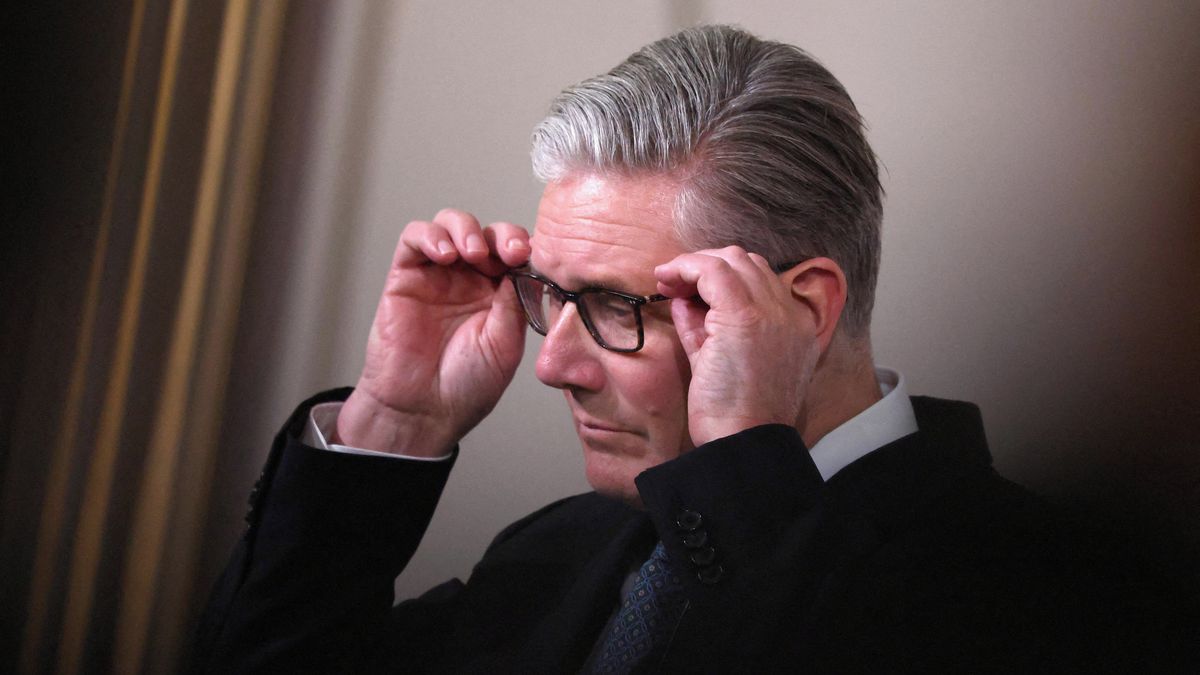 Starmerův skandál bobtná. Přiznal pochybení při výběru klíčového diplomata