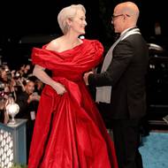 Meryl Streep jako Miranda a Stanley Tucci v roli Nigela.