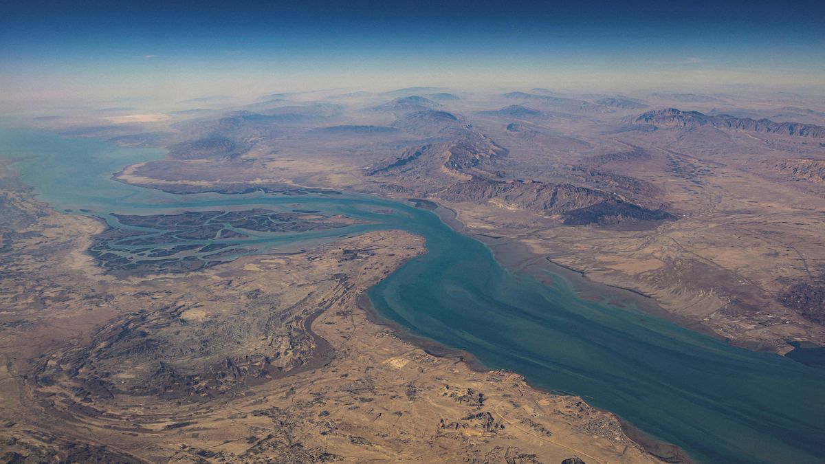 Írán jasně říká, že se vlivu na Hormuz nevzdá. Drží k němu hned sedm klíčů