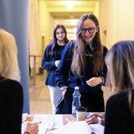 Poslední půl hodina debaty patřila otázkám z publika. Studenty zajímala problematika kultury, liberální demokracie, polarizace společnosti a rozpočtu.