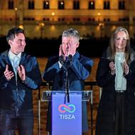 Upozornil na historicky nejvyšší volební účast, což podle něj znamená, že žádná strana v maďarských dějinách neměla tak silný mandát, jako teď získá Tisza. I díky tomu očekává hladké předání moci.