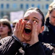 To může ohrozit prostor poskytnutý pro vzdělávací, kulturně-společenský, publicistický a zábavní obsah ve veřejných médiích," odůvodnili organizátoři svůj dnešní protest.