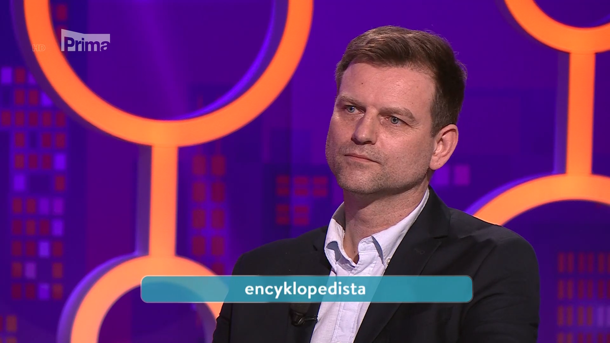 V Inkognitu usedl vedle Boučka neonacista a popírač holokaustu. Prima se omluvila