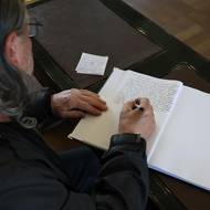 Při baladických skladbách jako She's Gone z repertoáru Black Sabbath, známé v podání Marie Rottrové jako Lásko, voníš deštěm, se v očích některých přítomných objevily slzy.