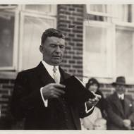 Pan šéf často řečnil před svými zaměstnanci.