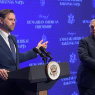 „Viktor nám lépe než kdokoli jiný pomohl pochopit, co Ukrajinci potřebují a co potřebují Rusové, aby se dosáhlo míru. Budeme na tom nadále pracovat,“ řekl v Budapešti Vance. Podle něj se část ukrajinské zpravodajské komunity pokusila ovlivnit volby v USA i v Maďarsku. To už delší dobu tvrdí Orbánova vláda, ale nepodepřela to žádnými důkazy.