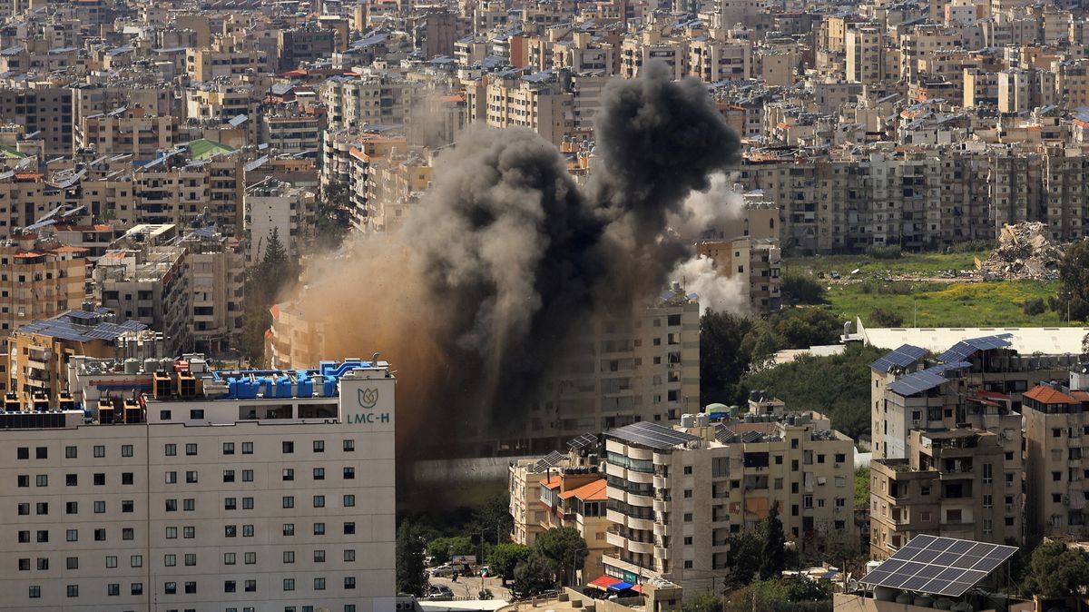 Izraelem v noci zněly sirény, z Libanonu jsou zprávy o zraněných