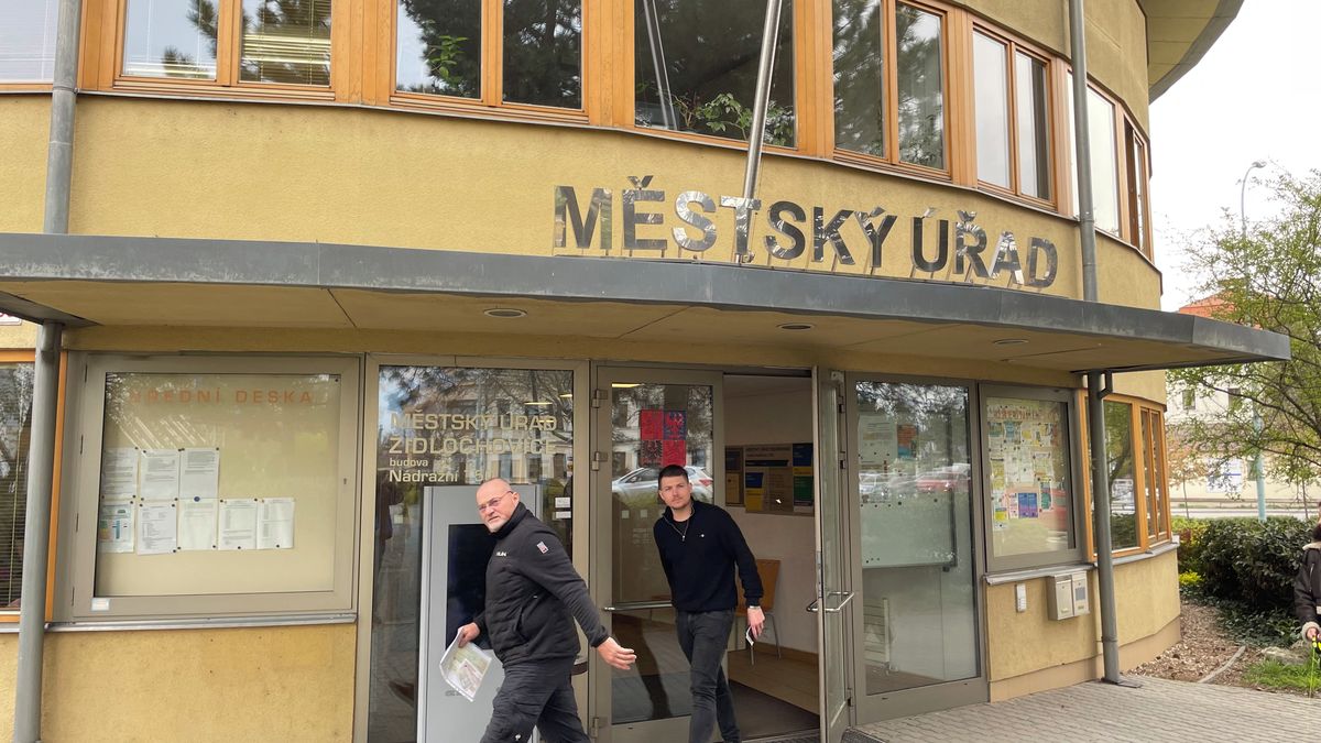 Úředníci doma, platby jen v hotovosti. Hackerský útok sužuje město u Brna