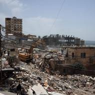 Libanon v jednáních požaduje úplné stažení izraelských sil ze svého území, ale také návrat libanonských vězňů a vysídlených osob, uvedl v úterý libanonský premiér Naváf Salám.

(Pohled na místo izraelského útoku, k němuž došlo před příměřím, Tyre, 17. dubna 2026.)