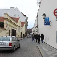 Sloupky na Malé Straně.