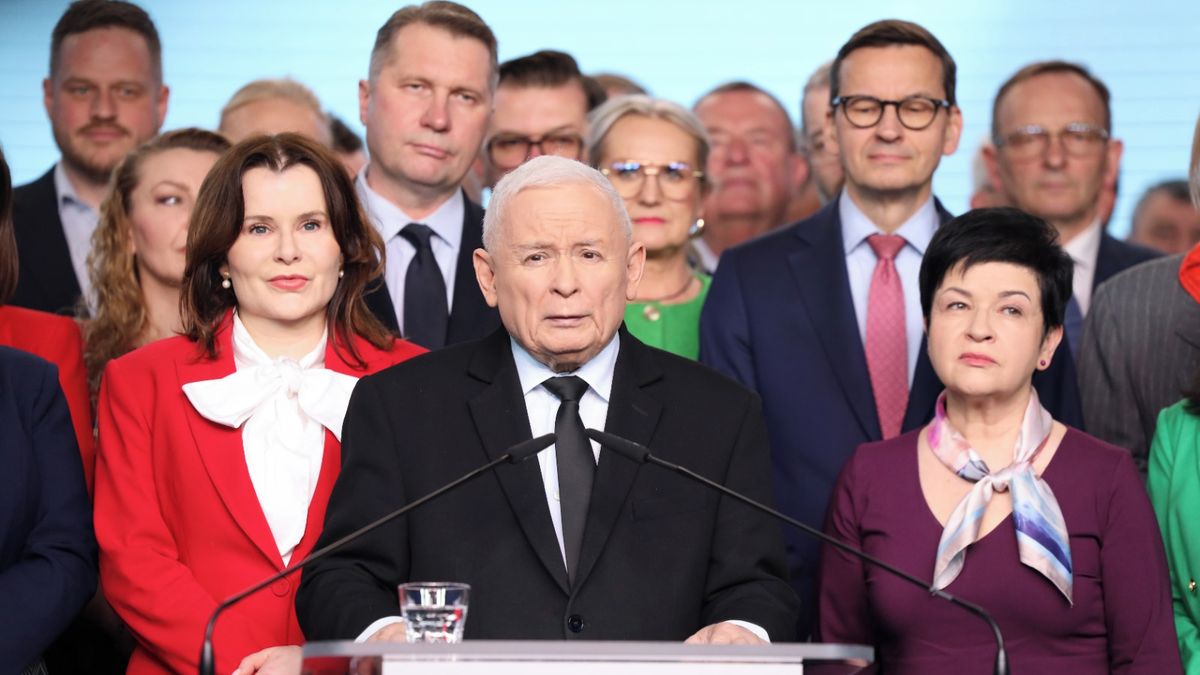 Magyarovi nepopřeju, upekl štěně, tvrdí Kaczyński. Na hoax skočil i Zeman