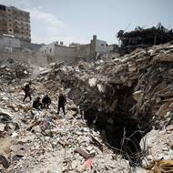 Válka mezi Izraelem a Hizballáhem znovu začala 2. března po více než ročním příměří v souvislosti s americko-izraelskými útoky na Írán. Hizballáh je dlouhodobým spojencem Teheránu a v souvislosti s válkou obnovil útoky na Izrael.

(Tyre, 17. dubna.)