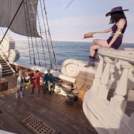 Jacob Romero jako Usopp, Taz Skylar coby Sanji, Charithra Chandran v roli Miss Wednesday, Emily Rudd jako Nami, Iñaki Godoy coby Monkey D. Luffy, Mackenyu v roli Roronoa Zoro a Lera Abova jako Miss All Sunday.