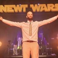 „Jsou fašisty lidé, kteří mloky mučí a vykořisťují až v industriálních rozměrech, nebo je fašistickou vznikající mločí civilizace, která nechala stranou věci jako kultura a umění? Čapek nepřistupuje na jednoduché rozdělení na dobro a zlo,“ uvažuje Hába.