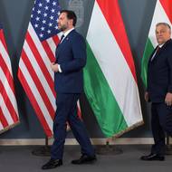 Vance přiletěl do Budapešti ve snaze zvrátit průběh volební kampaně. Sám ale naopak obvinil z vměšování Evropskou unii.