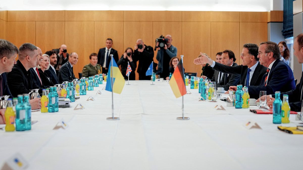 Kyjev potřebuje dělostřelecké granáty, Moskva varuje Evropu kvůli dodávkám dronů