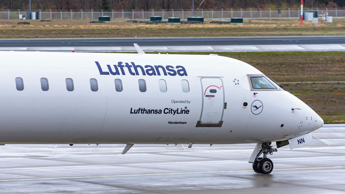 Kolos Lufthansa zruší jednu aerolinku. Kvůli stávkám i úspoře paliva
