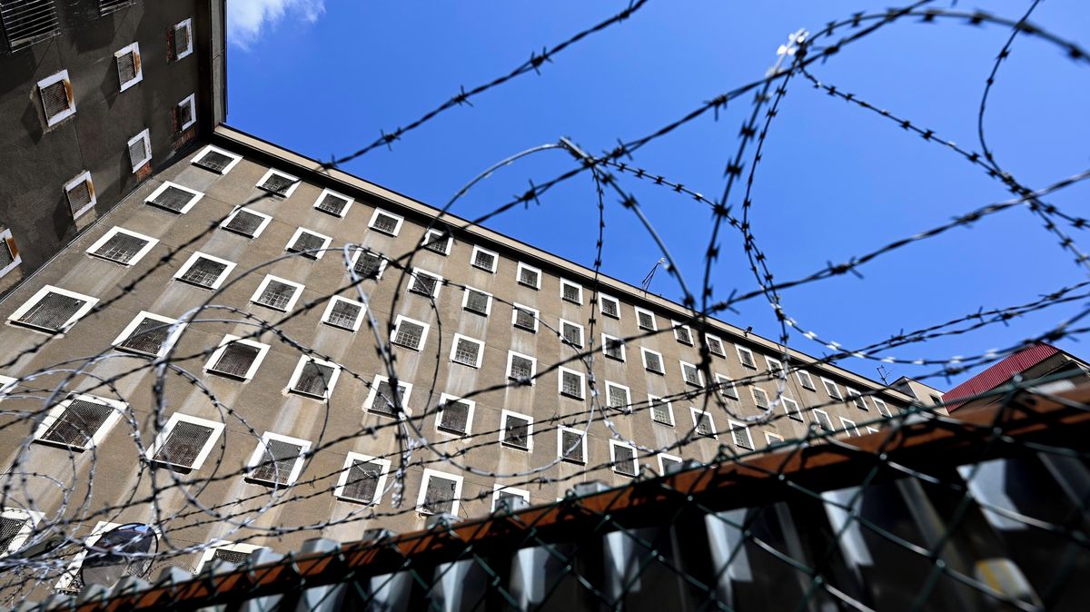 Aktér miliardového tunelu, na něhož vydali zatykač, se sám přihlásil ve věznici