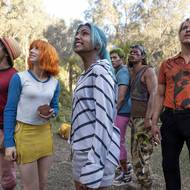 Iñaki Godoy jako Monkey D. Luffy, Emily Rudd coby Nami, Charithra Chandran v roli Miss Wednesday, Mackenyu jako Roronoa Zoro, Jacob Romero coby Usopp a Taz Skylar v roli Sanjiho.