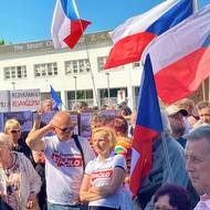 Mezi nimi europoslankyně za hnutí Stačilo! Kateřina Konečná. 