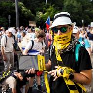 Podle návrhu ministra kultury má financování ČT a ČRo přejít pod státní rozpočet. Rozhlas by v případě schválení zákona přišel o 400 milionů, televize dokonce o miliardu.